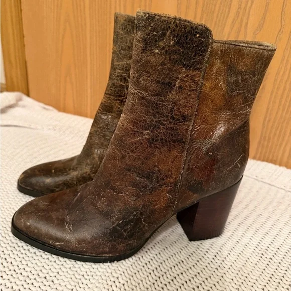 DONALD J. PLINER Vintage Distressed Cracked Calf Brown Ankle Boots Women’s 8.5 - Picture 1 of 9